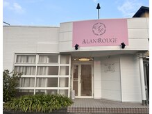 アランルージュ(ALANROUGE)の雰囲気（ピンクと白を基調とした外観と店内。駐車場も完備しております☆）