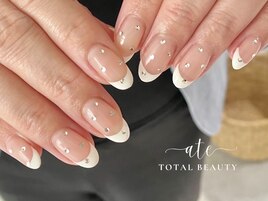 白フレンチ×ビジュー