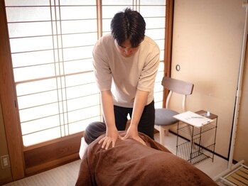 ほんだ整体院の写真/熟練オーナーが肩こりや腰痛の原因にアプローチ！リラックスできる個室空間であなたの健康を徹底サポート◎
