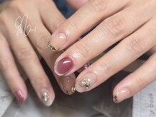 しきつめフットネイルすっごく可愛くて年中大人気です♪