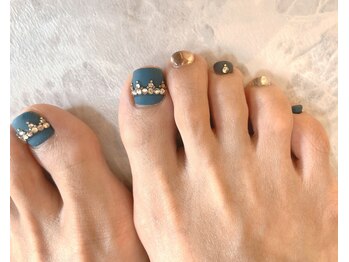 上品フットネイル