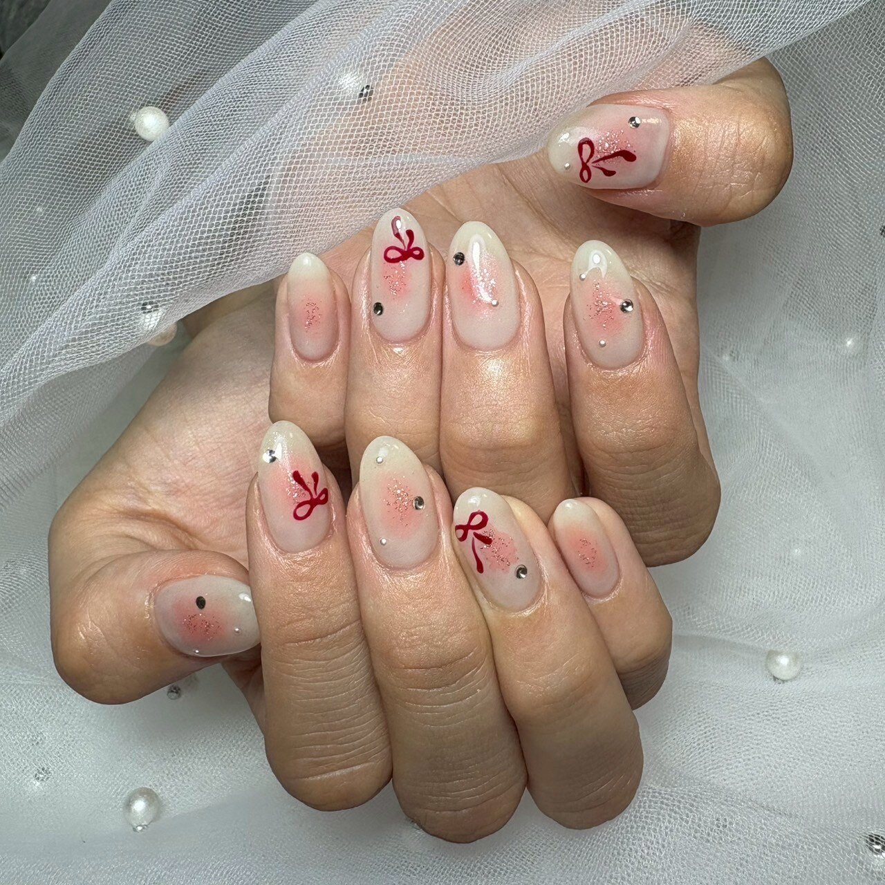 2026年冬トレンド】メタルパーツ フラワー ハンドのネイルデザイン集