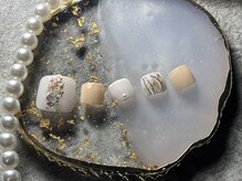 グロス バイ カオ 関内 馬車道(gloss by KAO)/フットネイル　シェル埋め込み