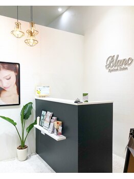 アイラッシュサロン ブラン イオンモール富士宮店(Eyelash Salon Blanc)/【受付カウンター】