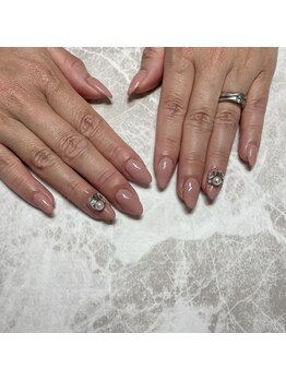 ビビ(VIVI)/Vカットストーンネイル