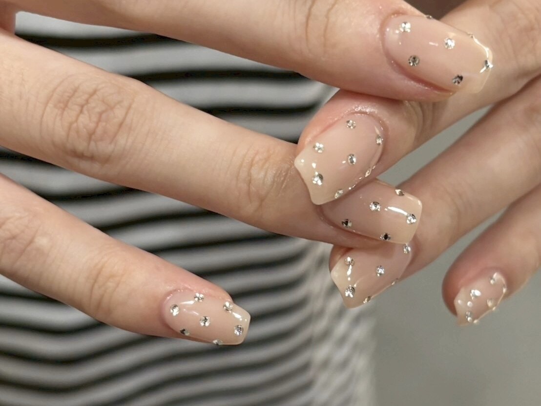 2025年-2026年冬トレンド】シルバーのネイルデザイン集｜人気順｜7