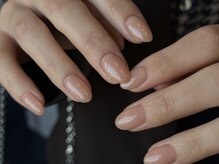 マギー(magie)/肌が綺麗に見えるワンカラー。