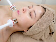 ファミリー美肌サロンの雰囲気（真皮ケアと表情筋ケアで40/50/60代の年齢肌は驚くほど改善します）