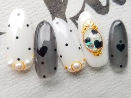 モノクロガーリーネイル