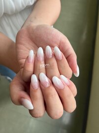ホワイトカラー×ショートネイル