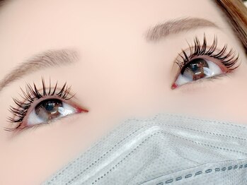 アネラ 麻生店(Anela)の写真/スピーディー&モチの良さ◎【フラットラッシュ100本¥4400~】目の形や生え癖を見極め、理想のお目元に♪
