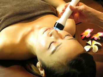 ウーム/小顔ハイパーナイフ顔3回コース