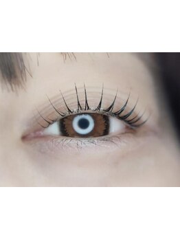 ナチュラル上品な目元にしたい