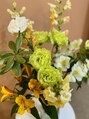 ヒンナ(HINNA) 昔からお花が好きで、毎週色んなお花をサロンに置いてます♪