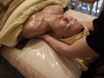 ココン 薬院店(Cocon)の写真/よもぎ蒸し×アロマリンパで溜まった疲れを解消◎つらい首肩コリやむくみ、ストレス・不眠のお悩みに☆