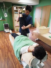 匠整骨院/施術の仕上げにストレッチ！