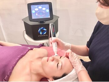リアスキン(Lia skin)の写真/SNSで話題のプラズマニア導入サロン★ピーリング効果で古い角質を除去し、ハリツヤ溢れる理想の美肌に♪