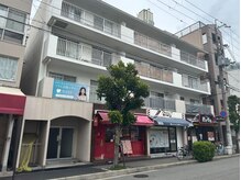 ハク 尼崎店(HAKU)の雰囲気（赤いパン屋さんが目印です。横の扉から入れます。）