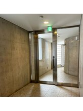 ヨモギー 麻布十番店(YOMOGii)/広々としたアプローチ