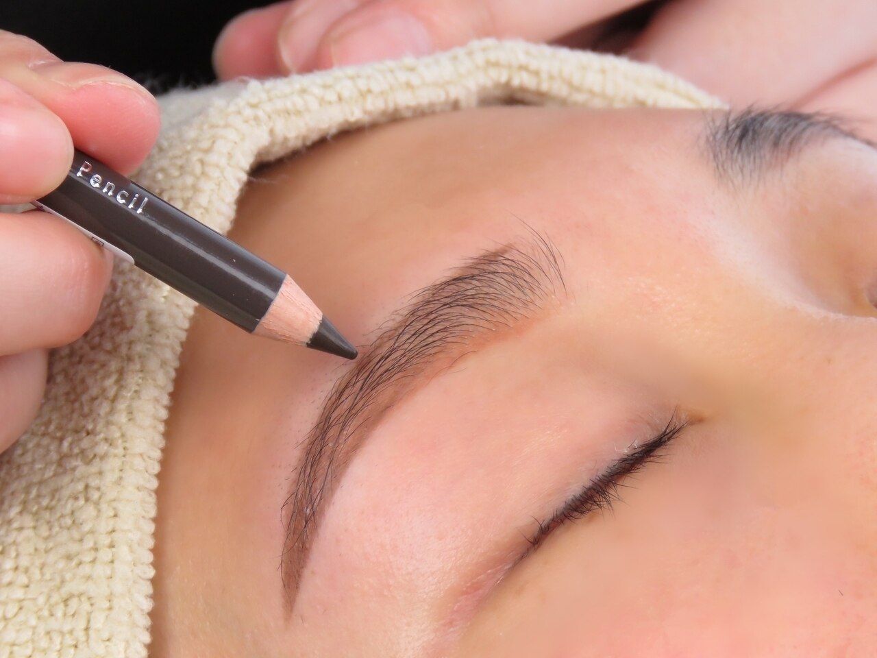 【大人気♪】美眉Waxスタイリング＋似合わせ眉メイク 1回 4200