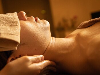 Relaxation Salon Inizio Estate【7月1日NEW OPEN（予定）】の写真/【ガチガチの首・肩こりに】極上のヘッドスパ感覚★強いもみほぐしなしで重い肩周りもフワッと軽く♪