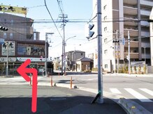 アイアイ(eye eye)/信号のある交差点を真っ直ぐ渡る