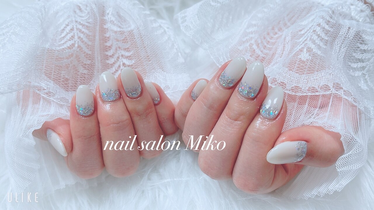 2026年冬トレンド】ホワイト ワンカラー ハンドのネイルデザイン集