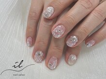 イル 神戸店/ラメ×貝殻ネイル