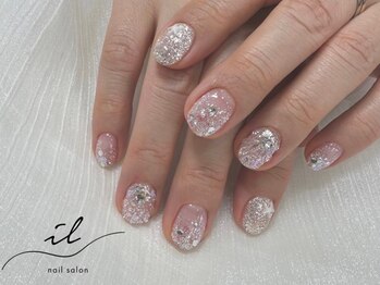 イル 神戸店/ラメ×貝殻ネイル