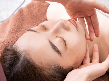 コガオラボ 甲府店(KOGAO LABO)の写真/【小顔矯正サブスクプラン￥22,800～】年齢と共に気になるほうれい線を、独自の技術で解消し速攻小顔に。