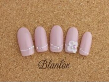 ブランロール 中目黒店(Blanl'or)/大人のシンプルフラワーネイル