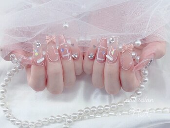 ナネイルサロン(NA nail salon)の写真/【何度でも同価格*】豊富な種類のパーツ/流行りのキラキラパーツも多数ご用意◎見る度に心ときめく指先へ☆