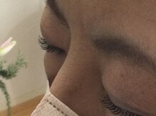 D-マウラニスタイルの雰囲気（上品に上げすぎず　マスカラが美しく際立つ目元）