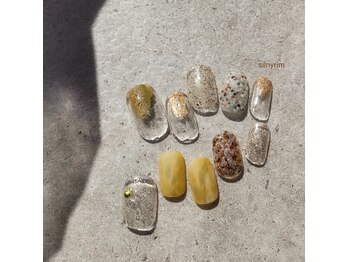 シルニー リム(Silny rim)/アシンメトリーニュアンスネイル