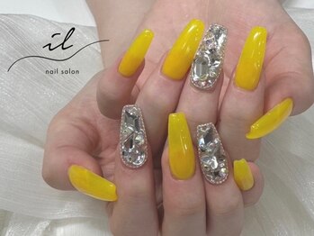 イル 神戸店/黄色×ストーン囲みネイル