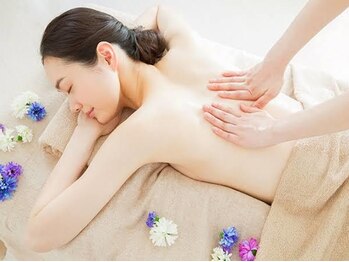 サロン ド エム(Salon du Em)の写真/≪癒しトリートメント≫完全個室プライベート空間でのボディトリートメントでむくみや疲れとサヨナラ♪