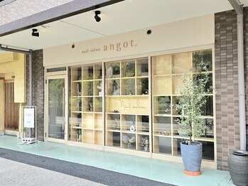 アンガット(angot.)/外観