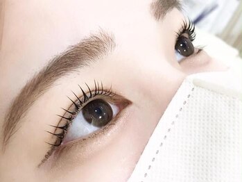 プランタン(PRINTEMPS)の写真/自まつ毛を最大限にアップさせ目力アップ☆熟練の技術で均等に根本から立ち上げ、理想の仕上がりに◎