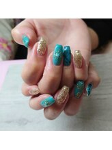 ネイルサロンカリプソ(Nail Salon Calypso 2)/フェザー＆ラインストーンネイル