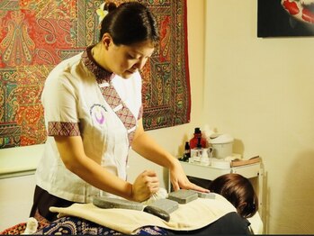 あしつぼタイ古式の店 シン(心)の写真/身体の芯を温めて整える◎『サクラバ温熱療法』ハーブボールと溶岩石の温活で不調改善【90分】10,000円★