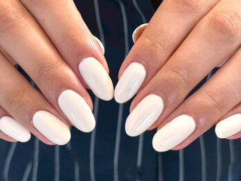 パダアット ヴァラネイル 天神南店(PADA at VALLANAIL)/ホワイトネイル/ワンカラー