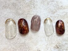 シープラスエー(C+A)/ブラウンとボルドーが混ざり合う