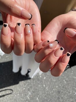 エム(em)/ハート×黒フレンチ