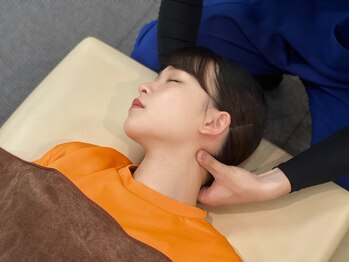 ヒーリングハンド 本町院/首の施術