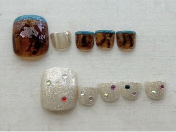 ネイルズオブレオ 梅田(Nails of LEO)の写真/季節に合わせた豊富なサンプルをご用意♪【何回でもご利用OK！フットネイル★アートコース(オフ込)¥7700】