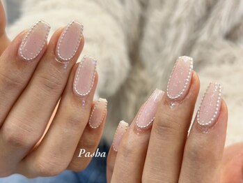 silver chain × pastel pink
