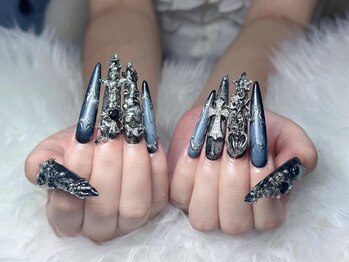 ミカネイルズ 心斎橋店(Mika Nails)の写真/【心斎橋/四ツ橋】トレンドを取り入れた豊富なパーツを数千種類ご用意！キラキラネイルでテンションUP♪