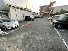 サロン リティナ(Salon Ritina)の雰囲気（無料駐車場ございます。矢印の所にお停め下さい）