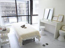 キュル(Kyul)の雰囲気（REVIハーブピーリング正規取扱サロンです。開放的な気分です）