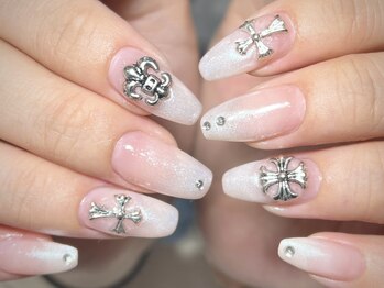 白グラデーションとクロムパーツ